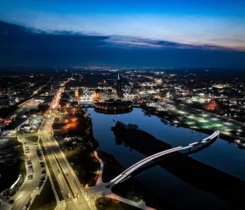 downtown-aurora-at-night